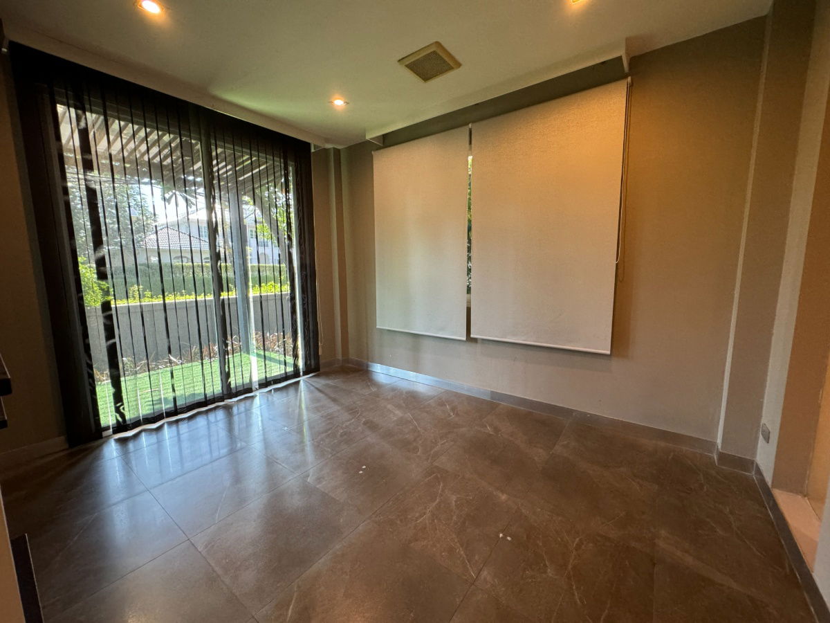 picture P0107 Golden Nakara – Spacious Luxury Home in Central Bangkok - 21/40