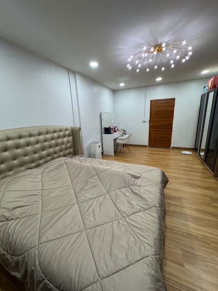 picture For sale: 2-storey townhouse, newly renovated, Soi Pho Pan 14 (Asok-Din Daeng), fully furnished, near MRT Rama 9 - 3/5