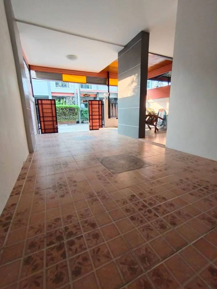 รูป 🏠 บ้านทาวน์เฮ้าส์ 2 ชั้น หมู่บ้านนนท์ธารา2 เส้นนครอินทร์  ราชพฤกษ์-พระราม5 🔸 เนื้อที่ 22 ตร.วา  3 ห้องนอน 2 ห้องน้ำ จอดรถได้ 2 คันรวมหน้าบ้าน  - รูปที่ 2/18