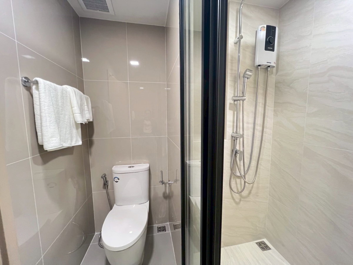 Base rise Phuket condo fore rent,new & beautiful room, cheap price - image 5