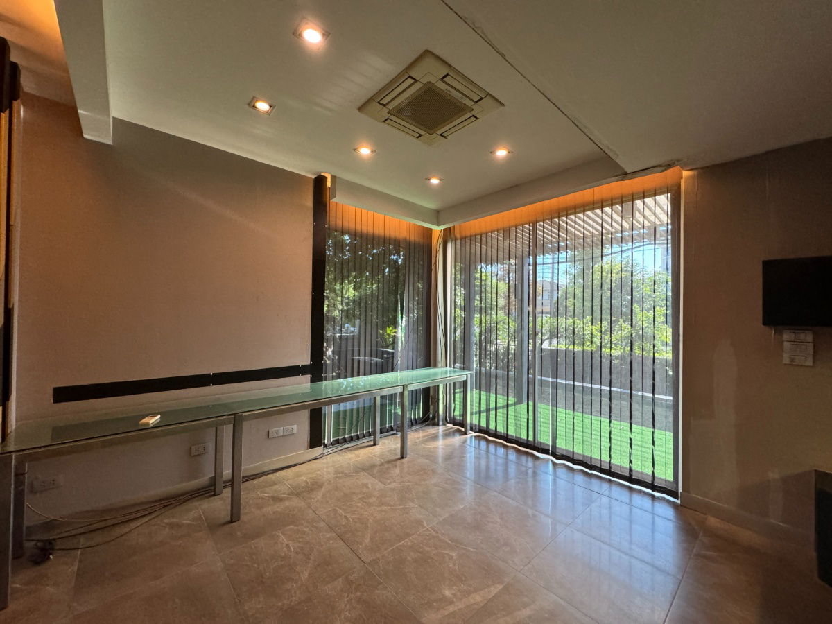 picture P0107 Golden Nakara – Spacious Luxury Home in Central Bangkok - 20/40