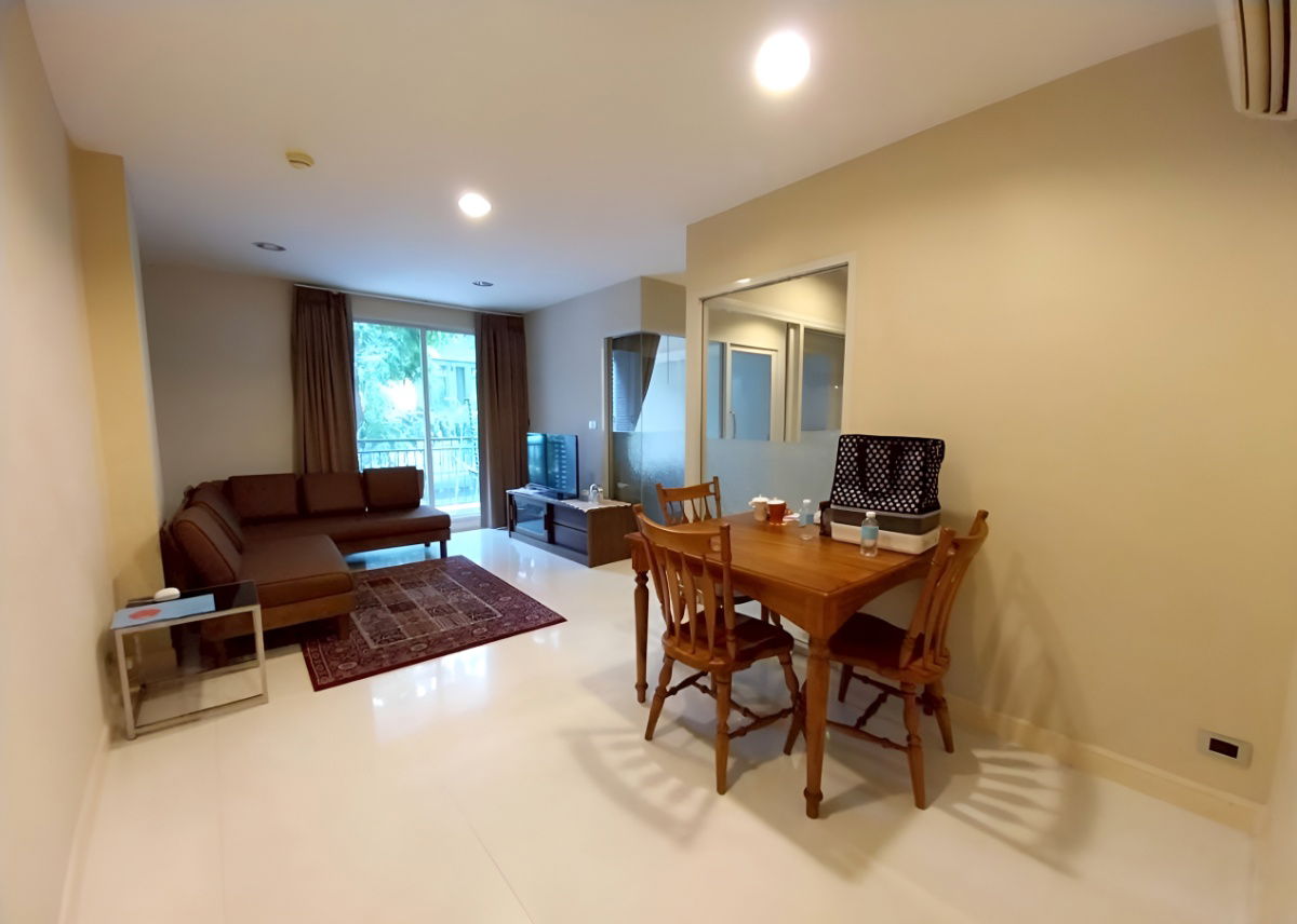 picture Discover peaceful low-rise living in Sukhumvit 24! Just steps to BTS Phrom Phong, Emporium, EmQuartier & EmSphere - 2/11