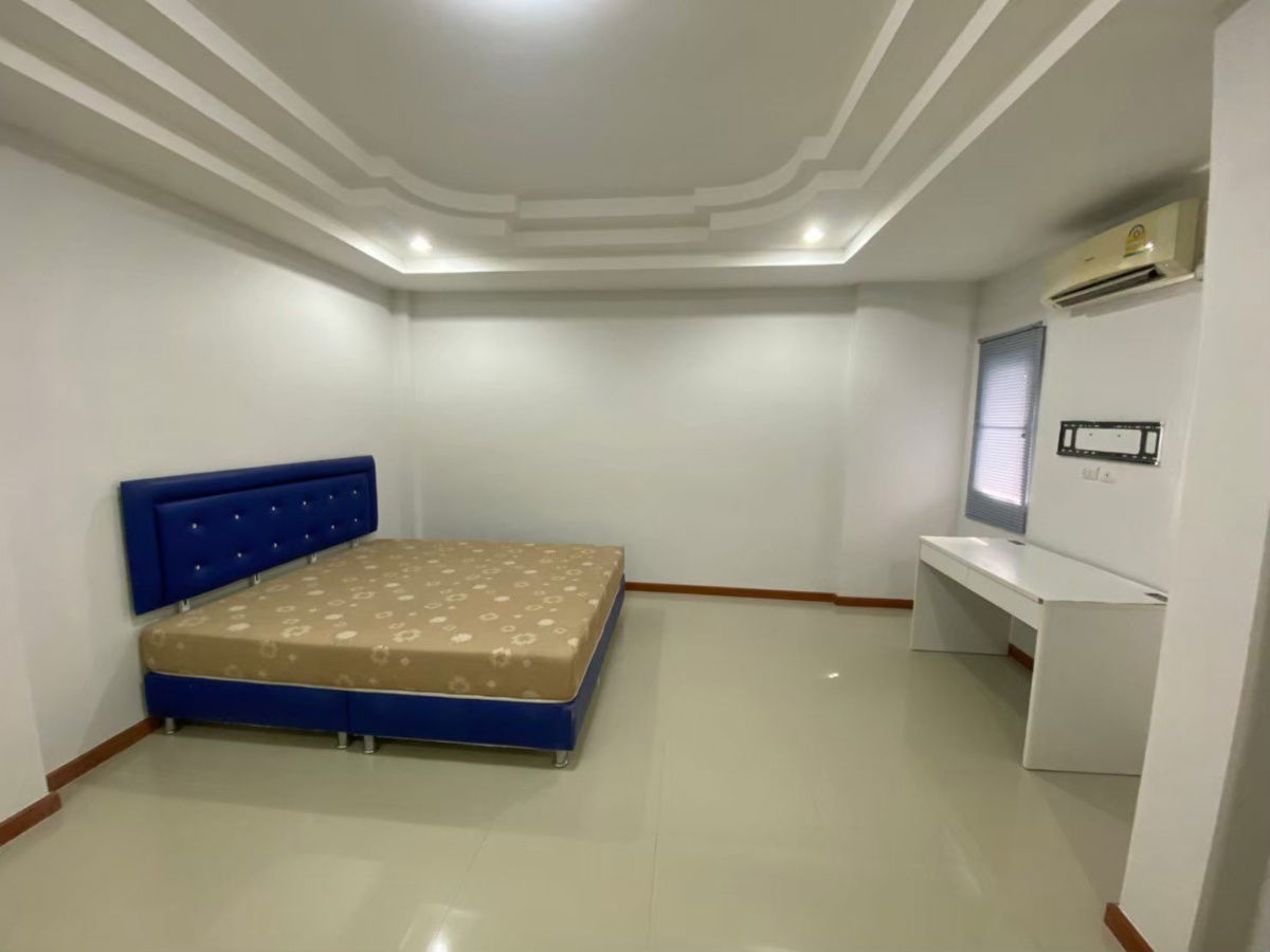 รูป 🏠 บ้านทาวน์เฮ้าส์ 2 ชั้น หมู่บ้านนนท์ธารา2 เส้นนครอินทร์  ราชพฤกษ์-พระราม5 🔸 เนื้อที่ 22 ตร.วา  3 ห้องนอน 2 ห้องน้ำ จอดรถได้ 2 คันรวมหน้าบ้าน  - รูปที่ 14/18