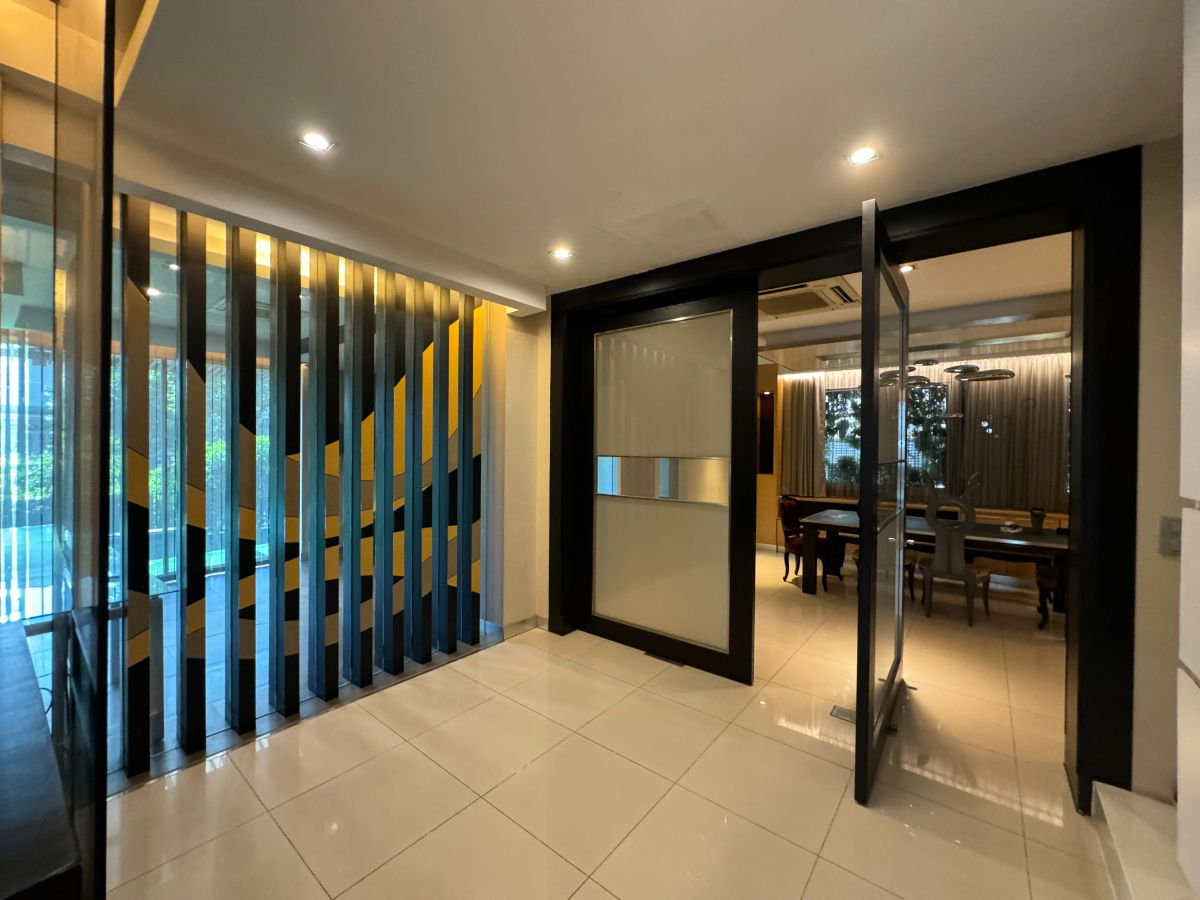 picture P0107 Golden Nakara – Spacious Luxury Home in Central Bangkok - 9/40