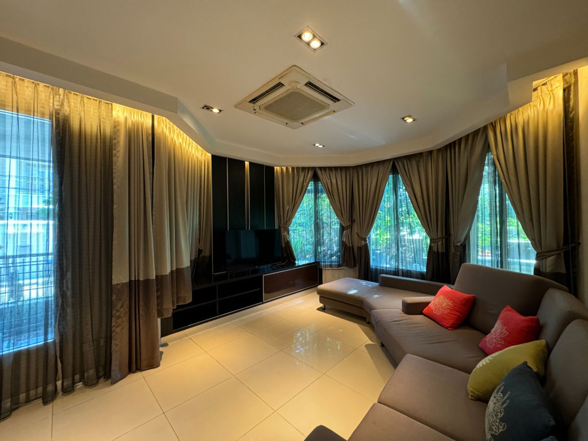 picture P0107 Golden Nakara – Spacious Luxury Home in Central Bangkok - 8/40