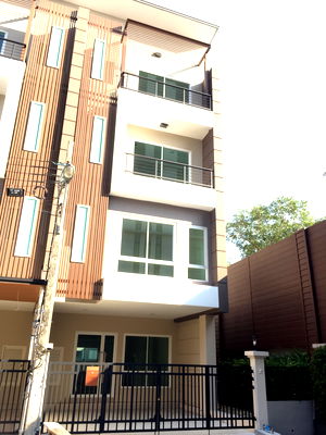 Townhouses for rent : For rent Townhouse 32 sq.w. Grand de Ville Srinakarin
