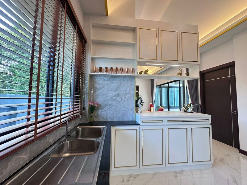 picture For sale: Luxury pool villa, modern style, near Map Prachan Reservoir, prime location in Pattaya. - 9/15