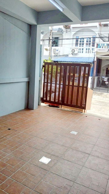 picture Rama2 Hospital 500m. Maruey fresh market 200m. For rent 3-storey townhouse 19sq.w. 230sq.m. Thai Wat - 7/8