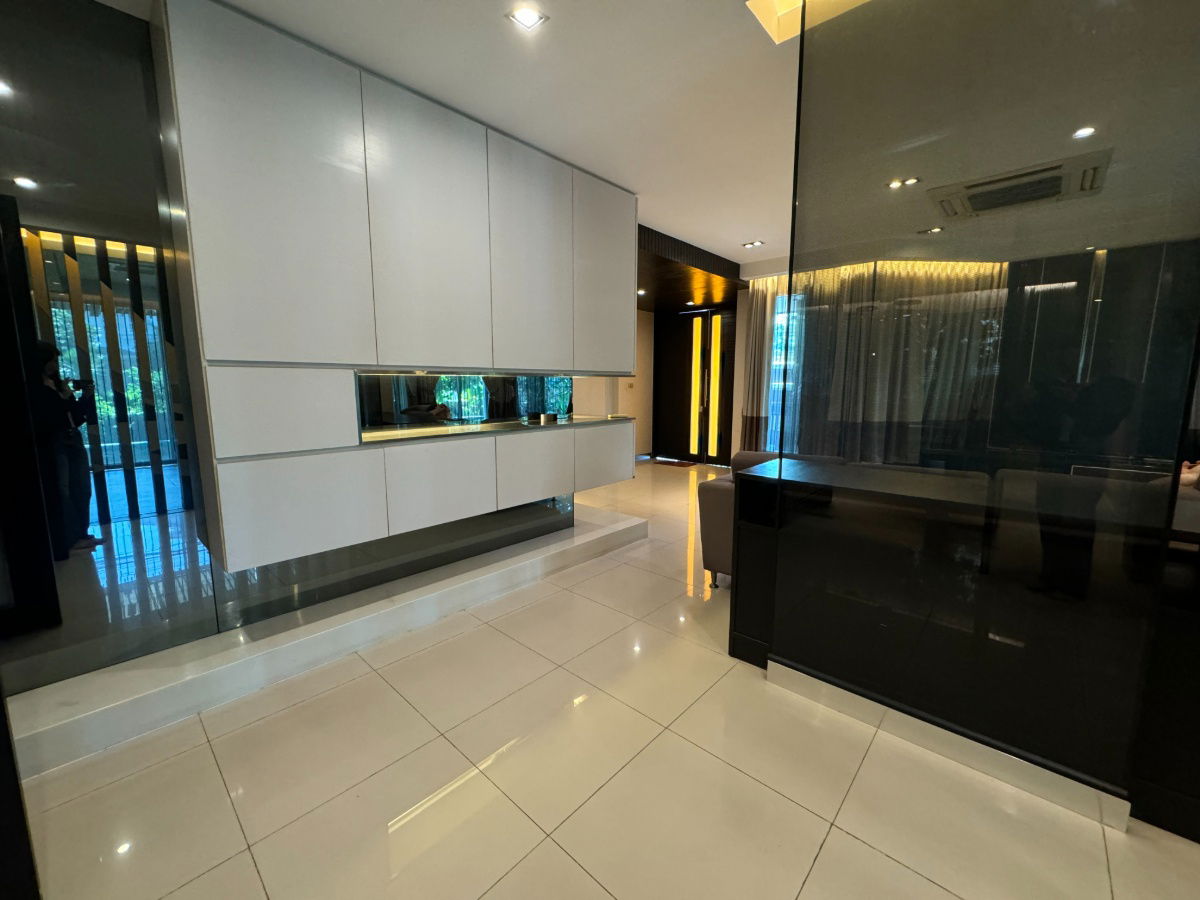 picture P0107 Golden Nakara – Spacious Luxury Home in Central Bangkok - 13/40