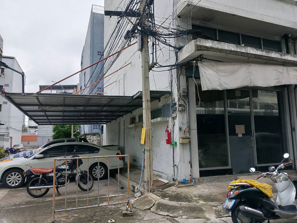 รูป ให้เช่าอาคารพาณิชย์5ชั้น จันทน์32 มีห้องน้ำและห้องนอนทุกชั้น ใกล้สถานีรถไฟฟ้าสุรศักดิ์ มีที่จอดรถ เหมาะสำหรับทำธุรกิจหรืออยู่อาศัย - รูปที่ 13/18
