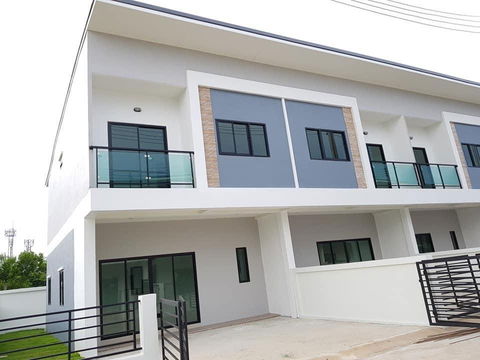 sale, 2-storey townhouse, location: Ha Yaek Nam Kracha, size 132.81 sq m, 4 bedrooms, selling for 3.2 million baht.