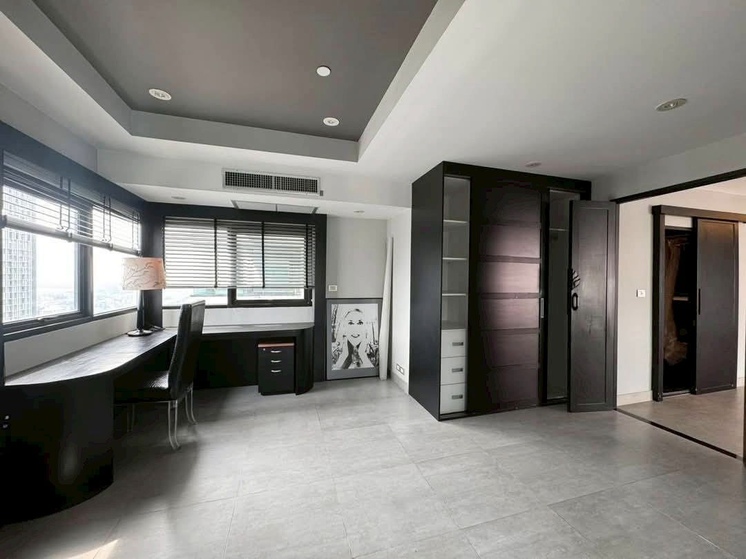 รูป LTH12839 - Condo for sale คอนโด ขาย at Sathorn Gardens สาธรการ์เด้นส์ Size 230 sqm. 3 beds 3 baths Near BTS Sala Daeng Station ONLY 25 MB - รูปที่ 2/16