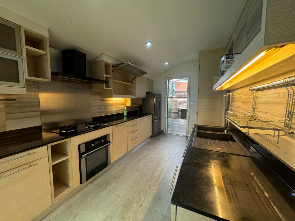 picture P0107 Golden Nakara – Spacious Luxury Home in Central Bangkok - 25/40