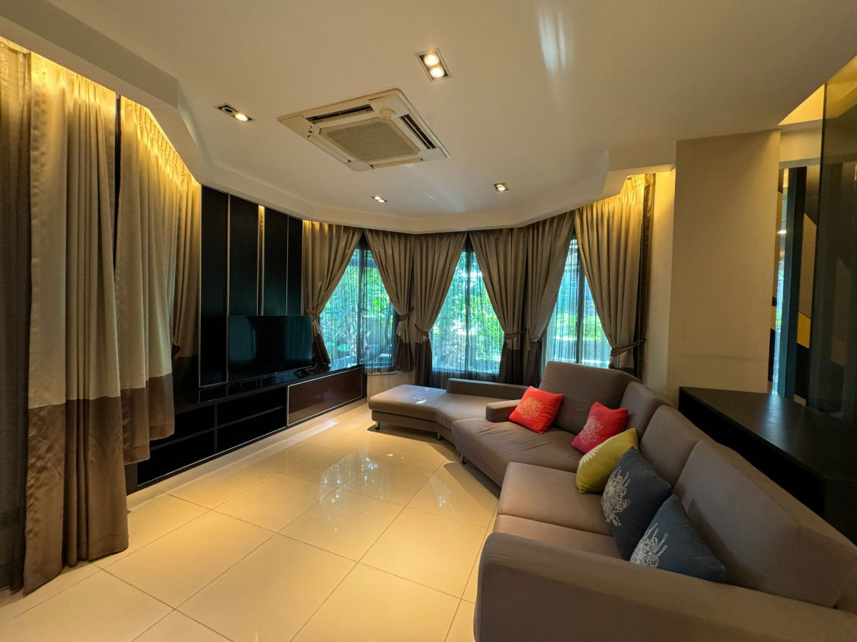 picture P0107 Golden Nakara – Spacious Luxury Home in Central Bangkok - 5/40