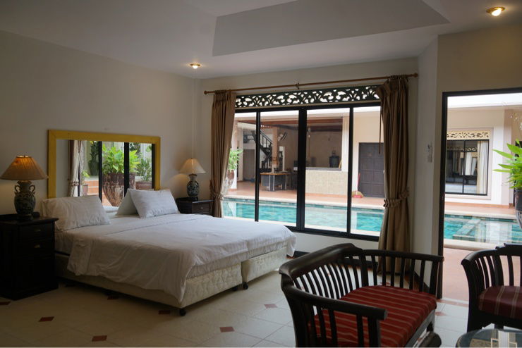 picture Pool Villa for Sale in Pattaya 🌴 Land size: 206 sq. wah (824 sq. meters) 📍Located on Pratumnak Hill, Soi Thappraya 15 - 11/17