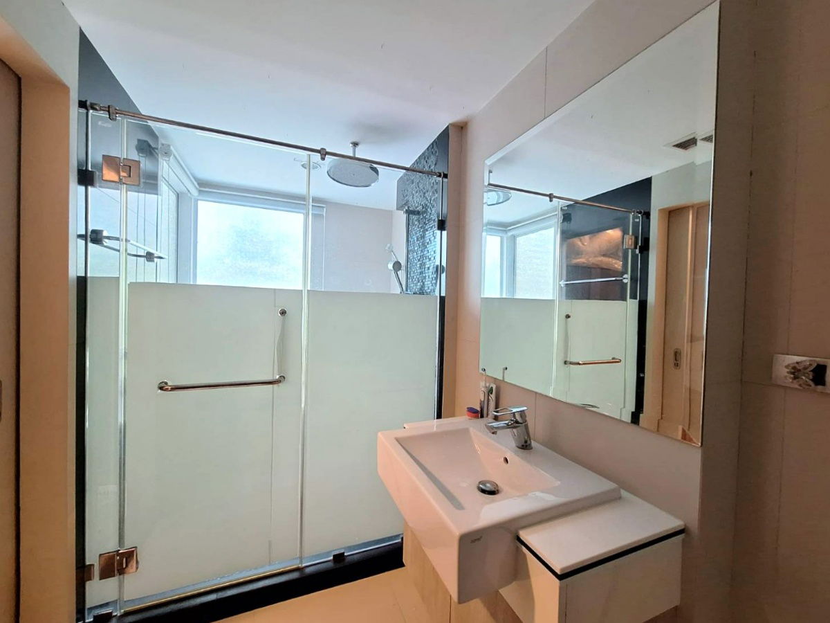 picture Discover peaceful low-rise living in Sukhumvit 24! Just steps to BTS Phrom Phong, Emporium, EmQuartier & EmSphere - 6/11