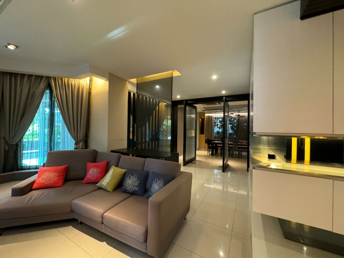 picture P0107 Golden Nakara – Spacious Luxury Home in Central Bangkok - 4/40