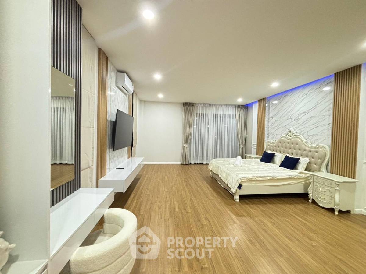 picture 4-BR House close to Pattaya (ID 2215846) - 8/14