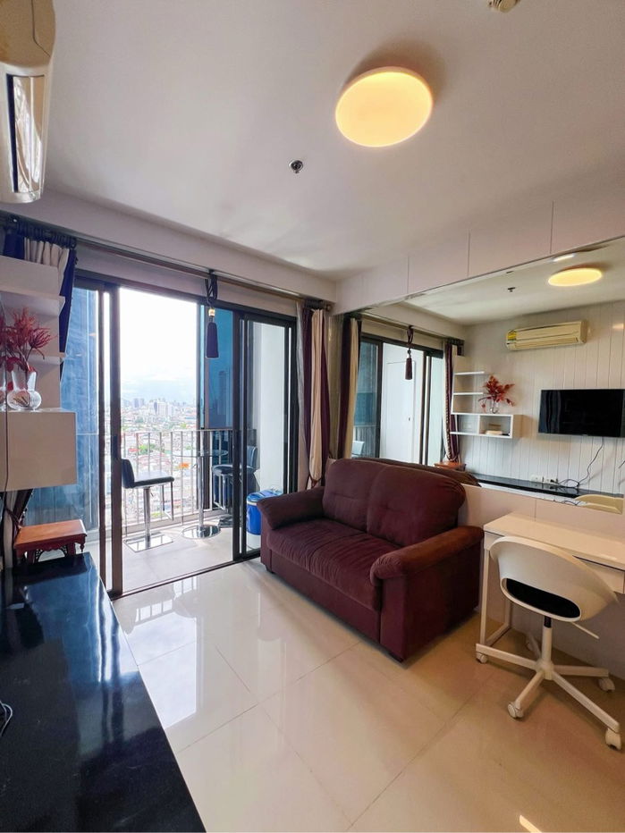 รูป ✨ให้เช่า 𝐈𝐃𝐄𝐎 𝐒𝐚𝐭𝐡𝐨𝐫𝐧 – 𝐓𝐚𝐤𝐬𝐢𝐧 | ห้องรีโนเวทใหม่ ตกเเต่งสวย 🏷️ 𝟏𝟓,𝟎𝟎𝟎 บาท/เดือน‼️LINE: @reviva✅ - รูปที่ 1/10