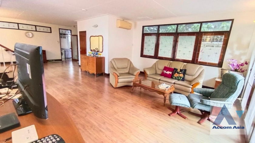 picture 🔼🔽 AccomA 📩 Spacious house with classic charm and greenery in Sathorn (1714115) - 6/20