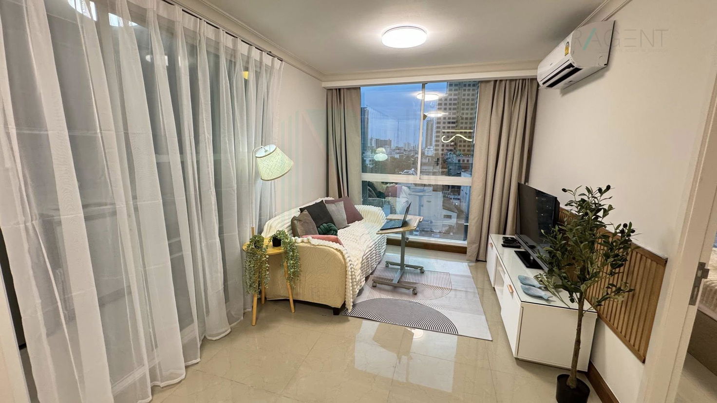 picture 🔺 For Rent Condo CHATEAU IN TOWN PHAHOLYOTHIN 11 Building 1, Floor 8,1 bed room, Room size 45 sqm - 5/8