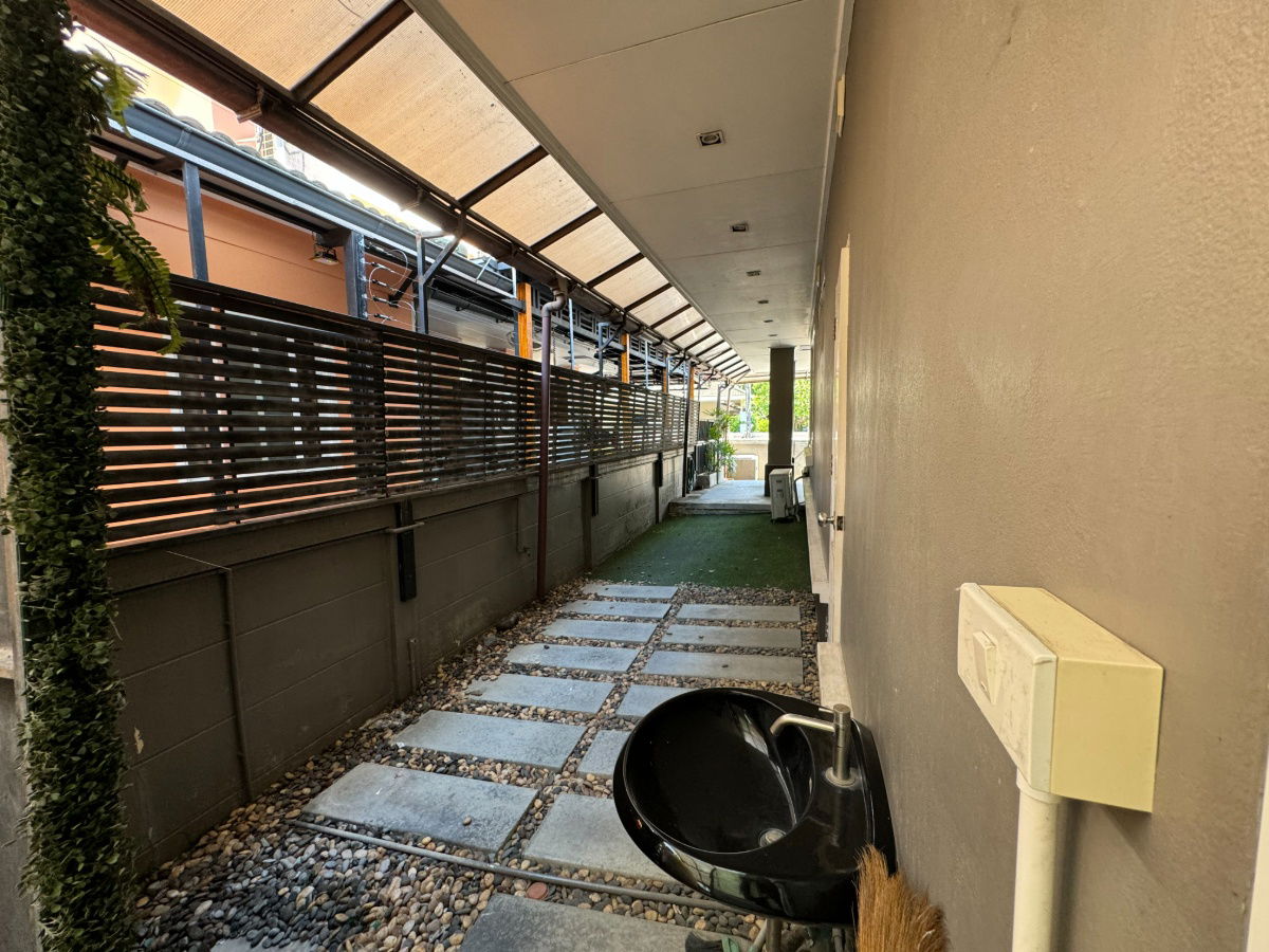 picture P0107 Golden Nakara – Spacious Luxury Home in Central Bangkok - 31/40