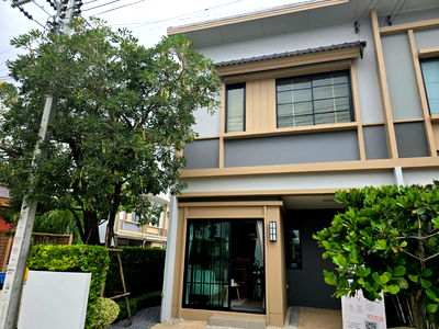 ทาวน์โฮม ม.นอร์ทกรุงเทพ วิทยาเขตรังสิต : ขายบ้านตัวอย่าง แปลงมุม!!! พร้อมอยู่ หันหน้าทิศตะวันออก หน้าบ้านไม่ชนใคร