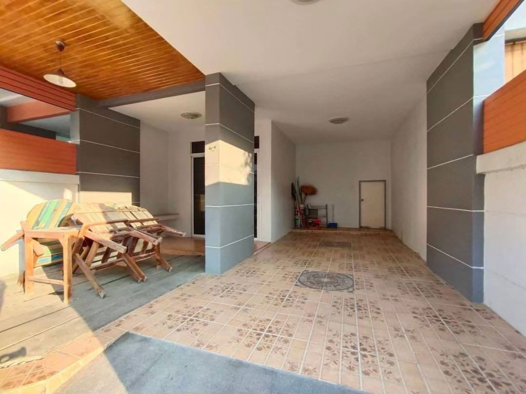 รูป 🏠 บ้านทาวน์เฮ้าส์ 2 ชั้น หมู่บ้านนนท์ธารา2 เส้นนครอินทร์  ราชพฤกษ์-พระราม5 🔸 เนื้อที่ 22 ตร.วา  3 ห้องนอน 2 ห้องน้ำ จอดรถได้ 2 คันรวมหน้าบ้าน  - รูปที่ 3/18