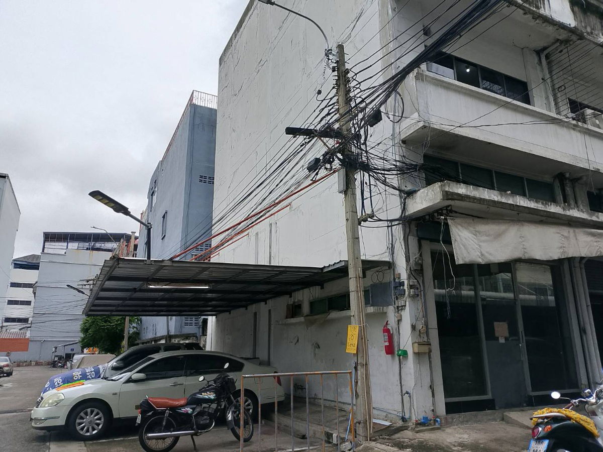 รูป ให้เช่าอาคารพาณิชย์5ชั้น จันทน์32 มีห้องน้ำและห้องนอนทุกชั้น ใกล้สถานีรถไฟฟ้าสุรศักดิ์ มีที่จอดรถ เหมาะสำหรับทำธุรกิจหรืออยู่อาศัย - รูปที่ 12/18