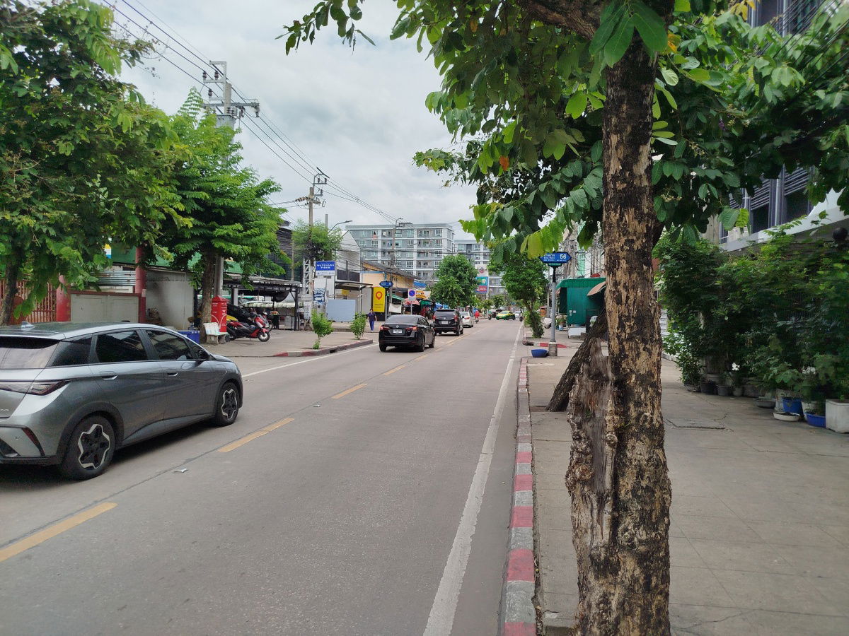 รูป ขายบ้านแฝด พร้อมผู้เช่า เหมาะสำหรับนักลงทุน ดีกว่าฝากเงินแบงค์ 19.2เท่า - รูปที่ 2/7