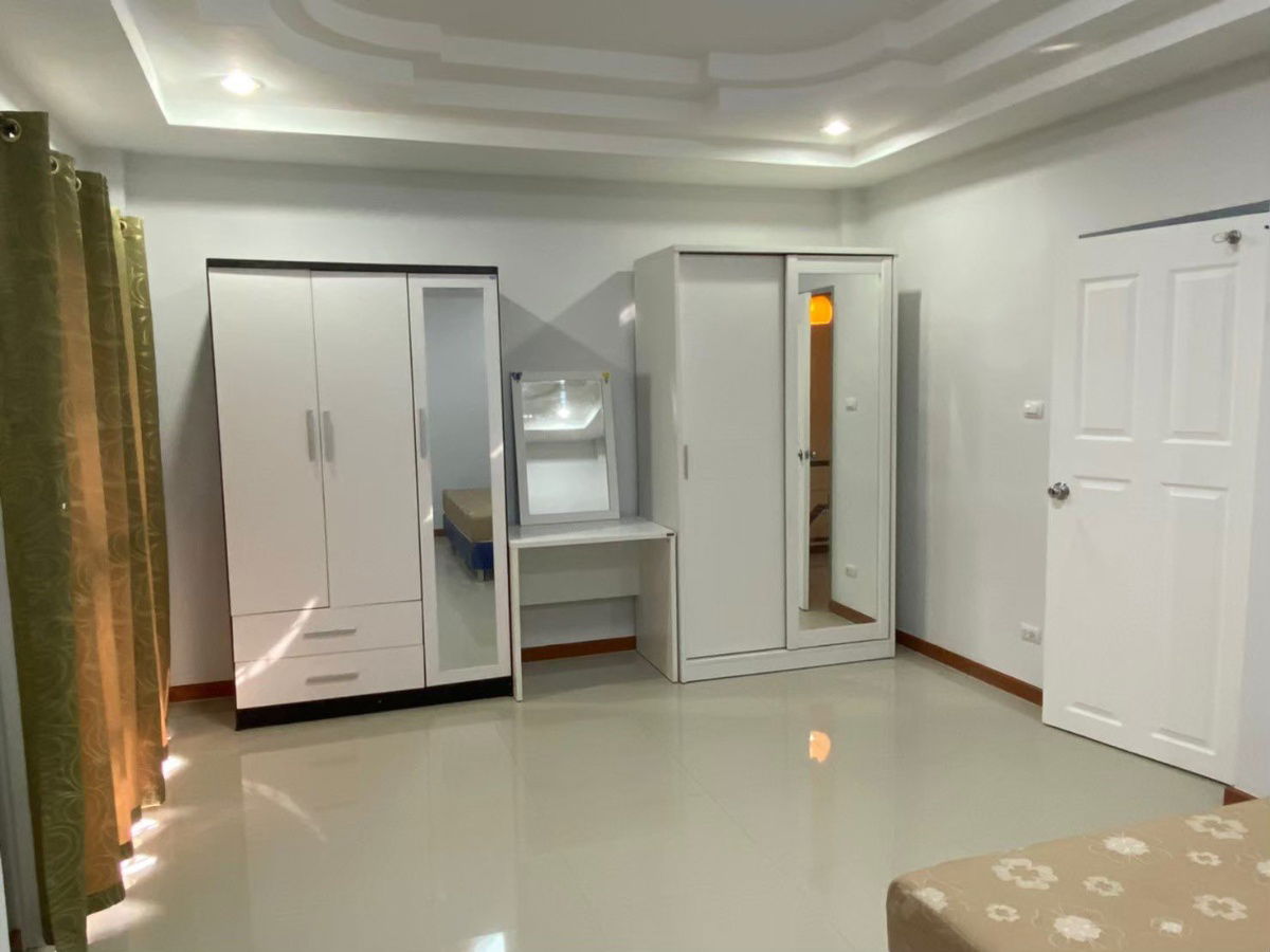 รูป 🏠 บ้านทาวน์เฮ้าส์ 2 ชั้น หมู่บ้านนนท์ธารา2 เส้นนครอินทร์  ราชพฤกษ์-พระราม5 🔸 เนื้อที่ 22 ตร.วา  3 ห้องนอน 2 ห้องน้ำ จอดรถได้ 2 คันรวมหน้าบ้าน  - รูปที่ 13/18