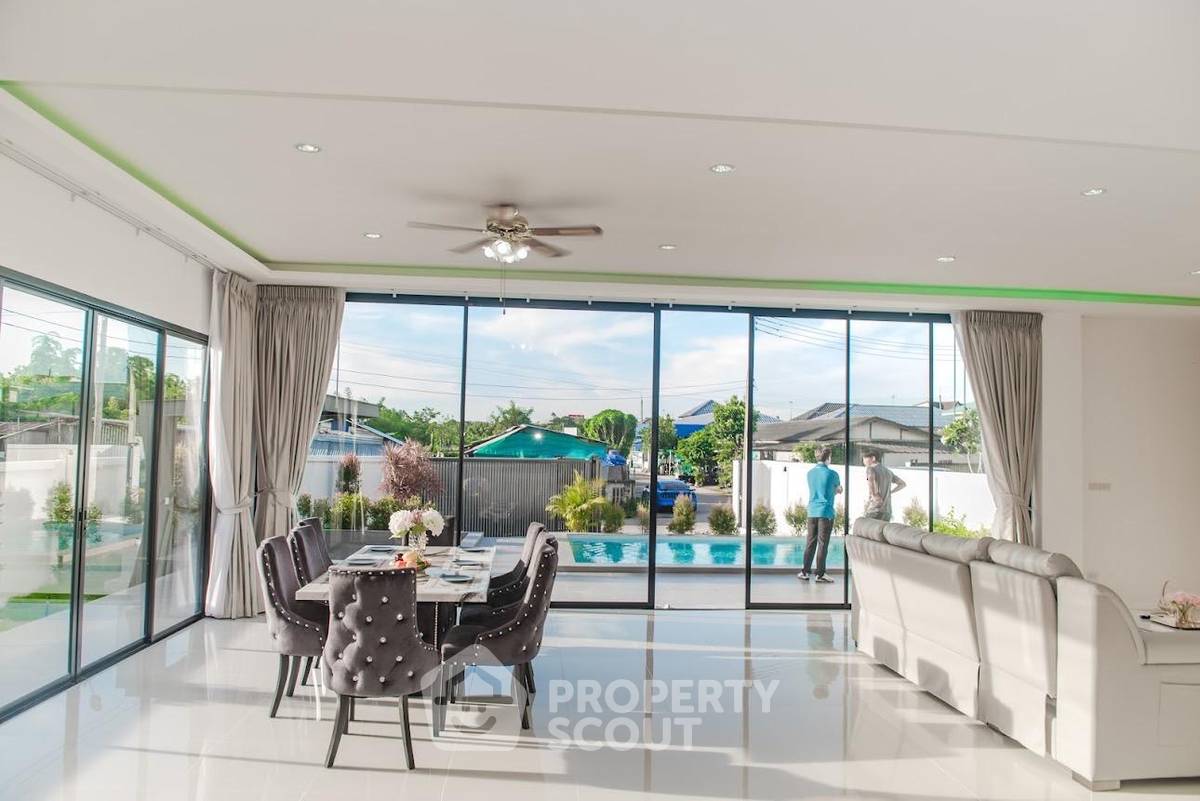 picture 4-BR House close to Pattaya (ID 2215846) - 7/14