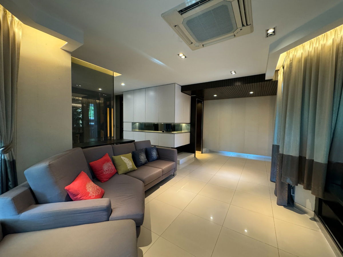 picture P0107 Golden Nakara – Spacious Luxury Home in Central Bangkok - 7/40