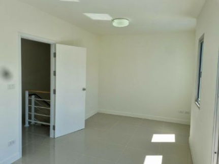 picture Selling a Townhome at The Connect 12, Klong Kaew 37 Alley, 97.85 sqm, 28.7 sq. wah, corner unit. - 9/12