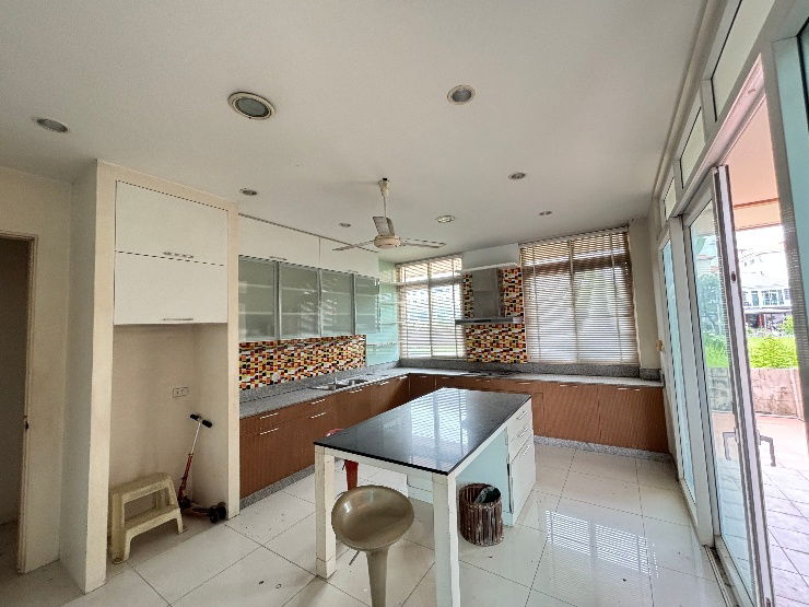 picture Big house 1 rai, Panya Inthra P4, Pool Villa for big family or company - 16/50