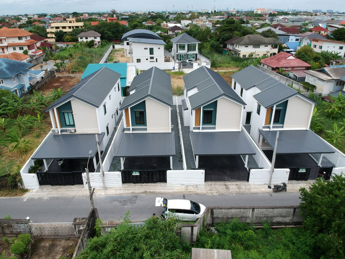 picture 2-storey detached house, modern style - 1/17