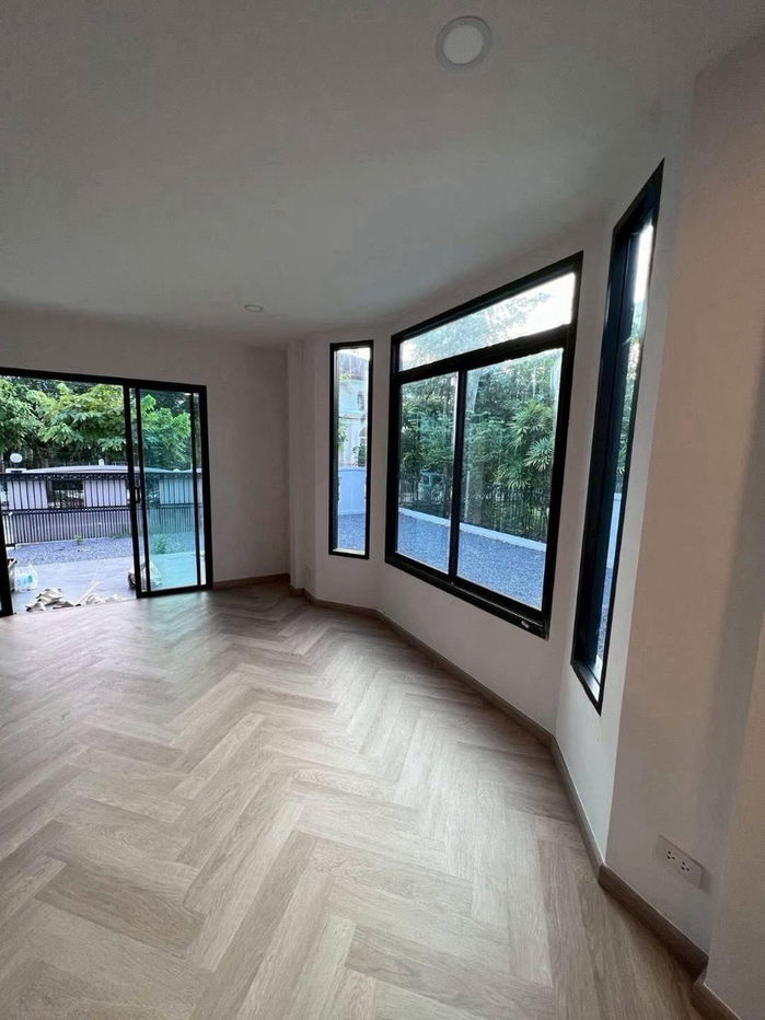 รูป P0110 ขายบ้านเดี่ยว 2 ชั้น หมู่บ้านมัณฑนา (ศรีนครินทร์–บางนา) โดย Land & Houses - รูปที่ 3/16
