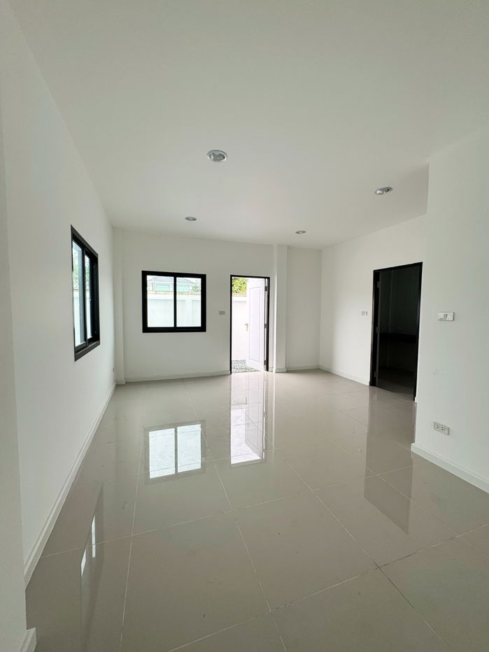 picture 2-storey detached house, modern style - 13/17