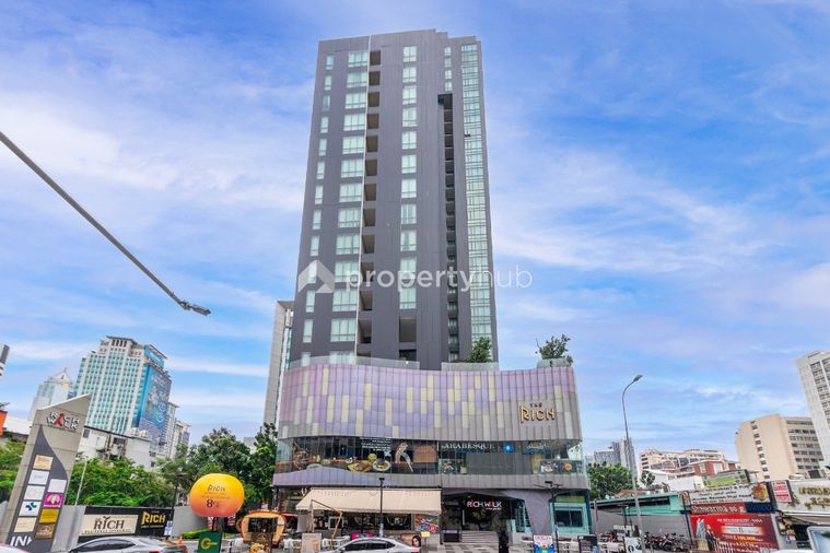 The Rich Ploenchit - Nana