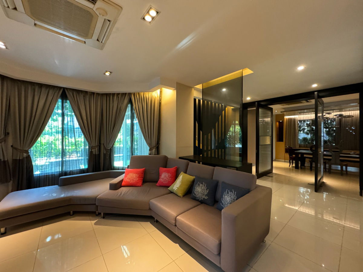 picture P0107 Golden Nakara – Spacious Luxury Home in Central Bangkok - 3/40