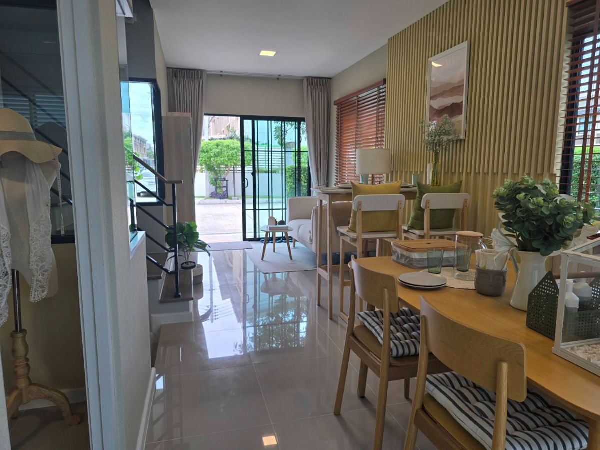 รูป ขายบ้านตัวอย่าง แปลงมุม!!! พร้อมอยู่ หันหน้าทิศตะวันออก หน้าบ้านไม่ชนใคร - รูปที่ 5/20