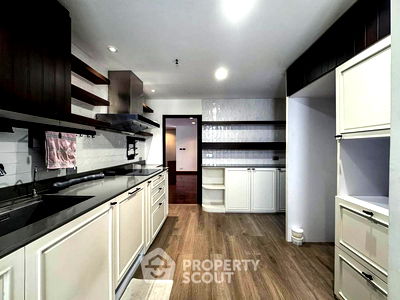 Condos for sale Rama 9 : 3-BR Condo at Baan Prompong Condominium near MRT Phetchaburi (ID 1991457)