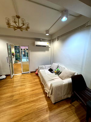 Townhouses for sale ฟอร์จูนทาวน์ : For sale: 2-storey townhouse, newly renovated, Soi Pho Pan 14 (Asok-Din Daeng), fully furnished, near MRT Rama 9