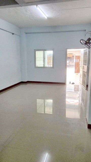 picture Rama2 Hospital 500m. Maruey fresh market 200m. For rent 3-storey townhouse 19sq.w. 230sq.m. Thai Wat - 4/8