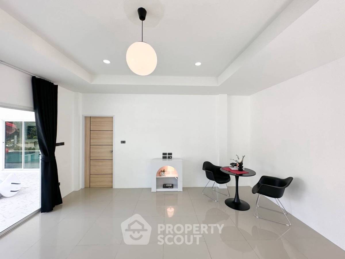 picture 6-BR Villa close to Pattaya (ID 1229337) - 14/34