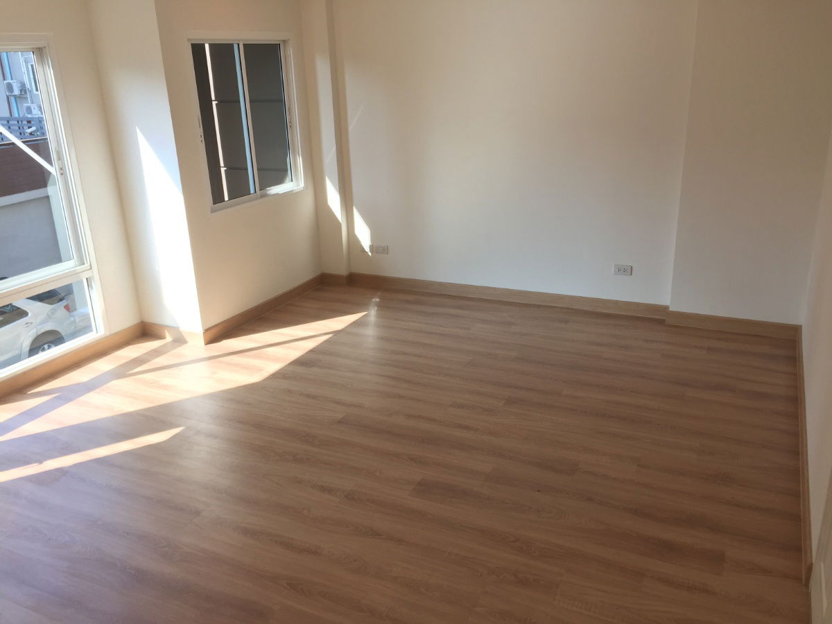 picture For rent Townhouse 32 sq.w. Grand de Ville Srinakarin - 9/17