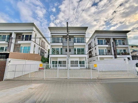 🟢For Sale🟢3-storey townhouse, Soi Sukonthasawat 16, beautiful house, fully furnished📱ADD LINE @nathong97 (reply ⚡ 24 Hr) P587