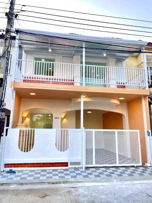 Townhouses for sale Bang Bua Thong Nonthaburi : 🏡 S305 [For sale] 2-storey townhouse, Piyawararom Village, price only 2.19 million baht 💸 Free transfer fee