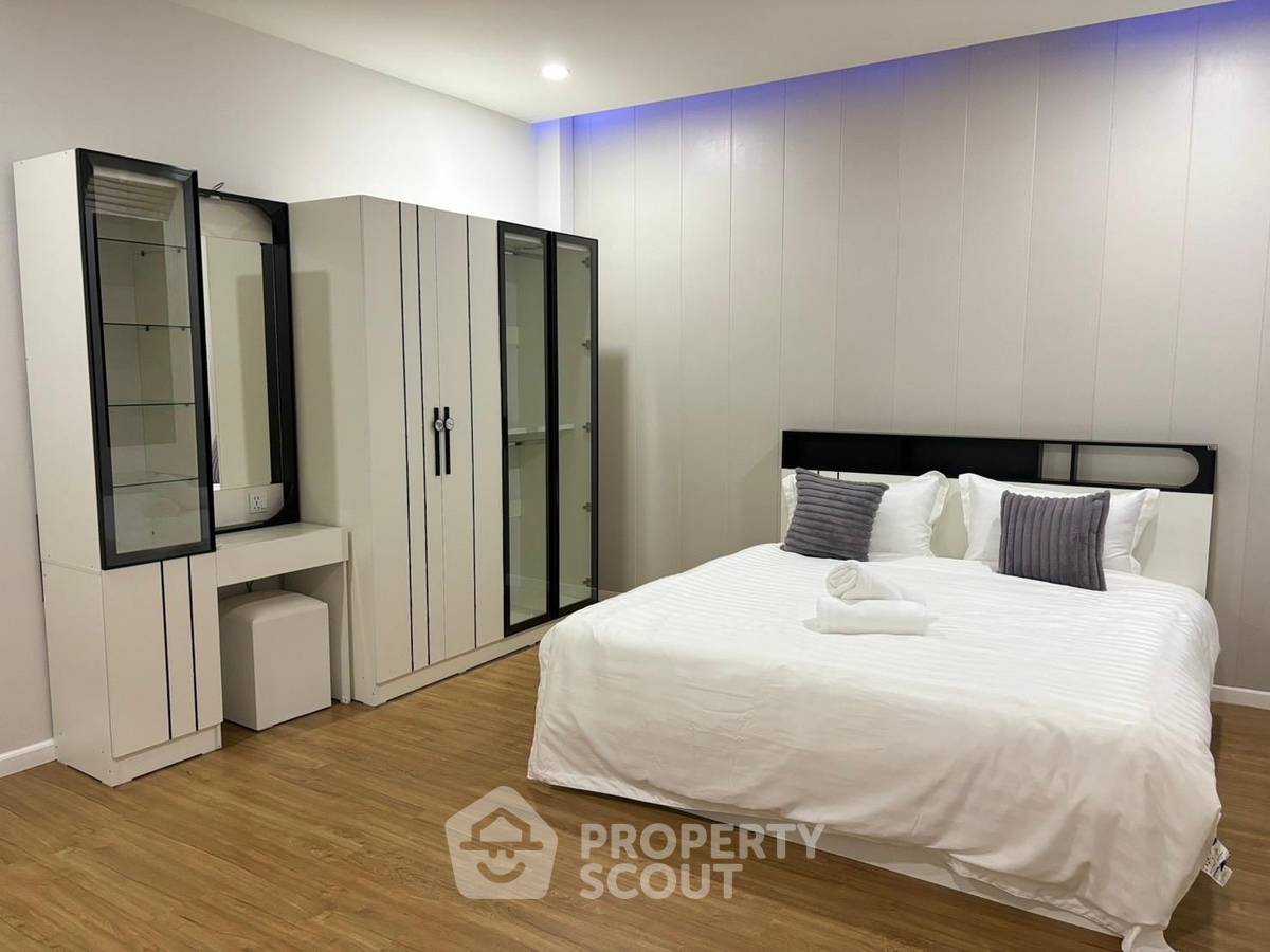 picture 4-BR House close to Pattaya (ID 2215846) - 10/14