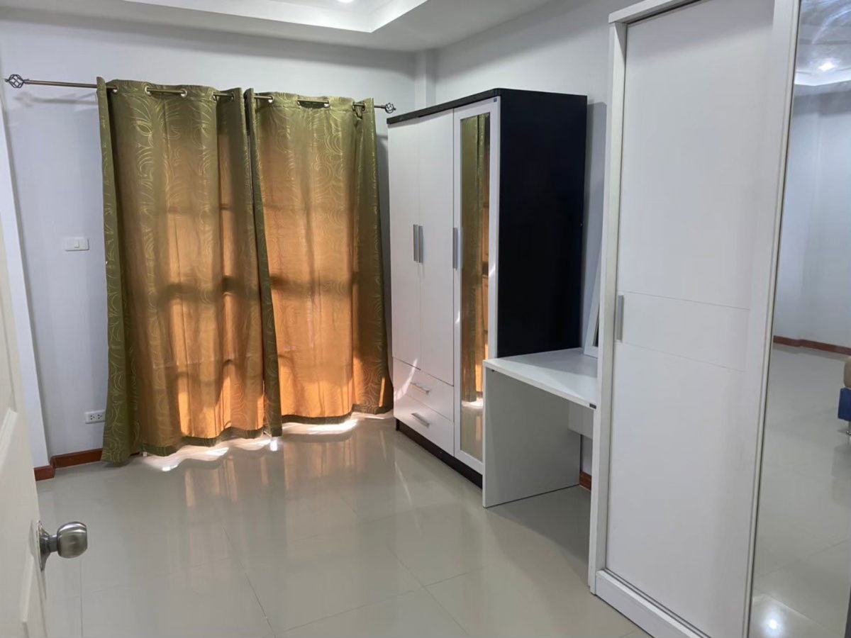 รูป 🏠 บ้านทาวน์เฮ้าส์ 2 ชั้น หมู่บ้านนนท์ธารา2 เส้นนครอินทร์  ราชพฤกษ์-พระราม5 🔸 เนื้อที่ 22 ตร.วา  3 ห้องนอน 2 ห้องน้ำ จอดรถได้ 2 คันรวมหน้าบ้าน  - รูปที่ 15/18